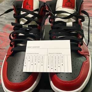 Air Jordan 1 Mid Chicago Black Toe